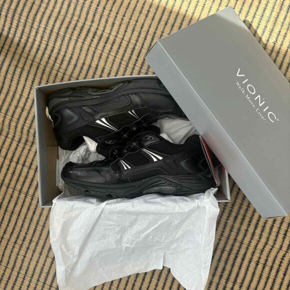 Vionic Women's classic walker - Picture 2 of 3